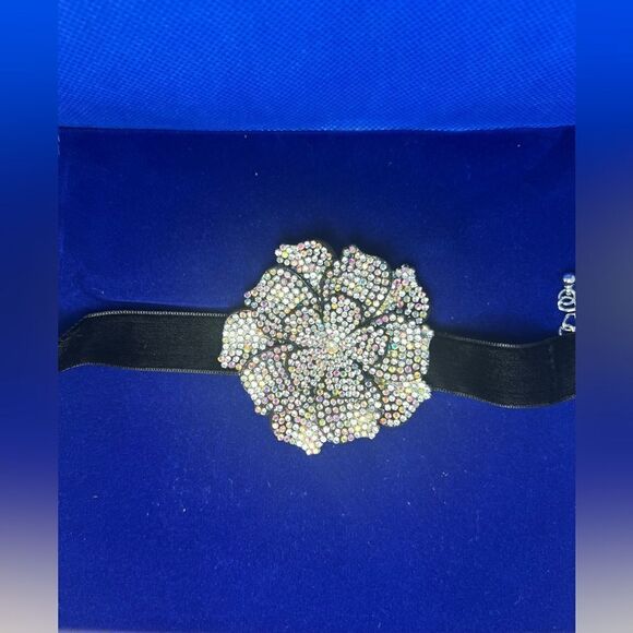 Rhinestone Floral Chocker Necklace - Picture 11 of 13